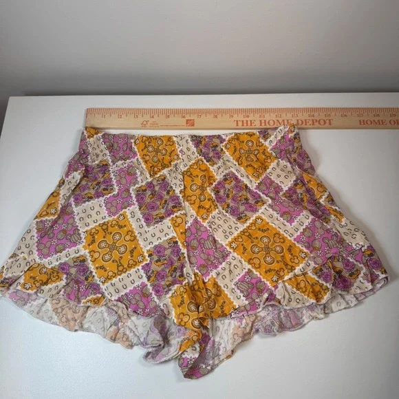 Disney Floral Patchwork Print Ruffle Hem Shorts Elastic Waist Comfy Casual - Picture 2 of 5